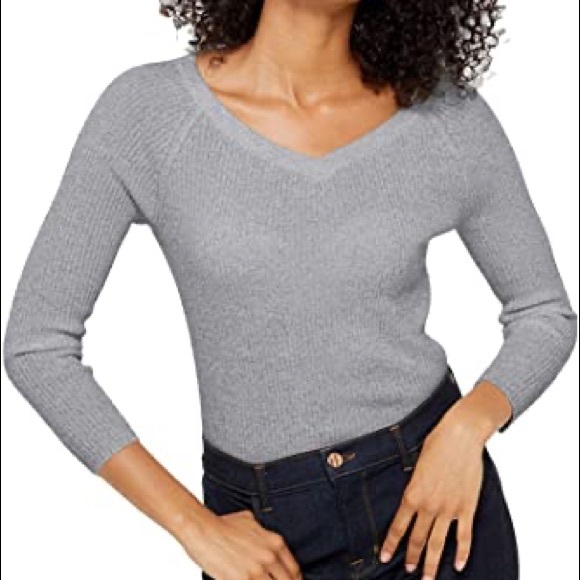 Cashmere Women's 100% Cashmere V-Neck Sweater - Picture 1 of 13